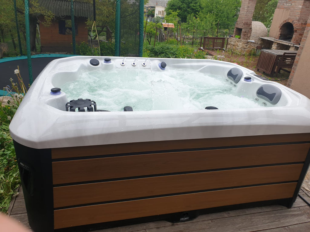 Hot tub vs. which sauna is right for you?