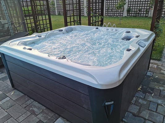 De ce să cumperi o cadă jacuzzi. Beneficiile hidroterapiei