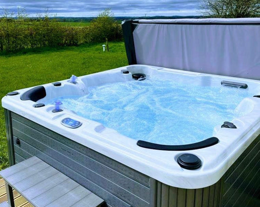 Beneficiile unui jacuzzi exterior pentru sănătate și relaxare